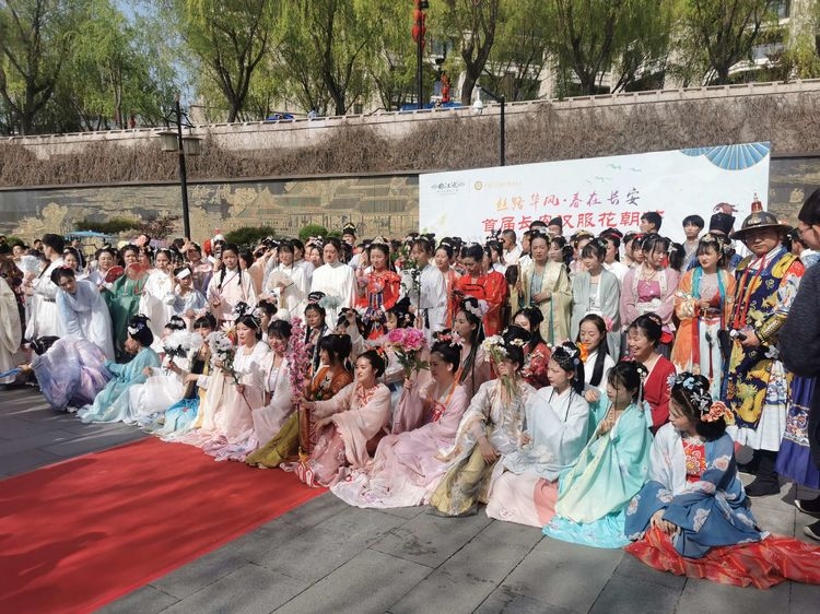 花朝時(shí)節(jié)，春色醉美，曲江池邀你共赴花朝之事！